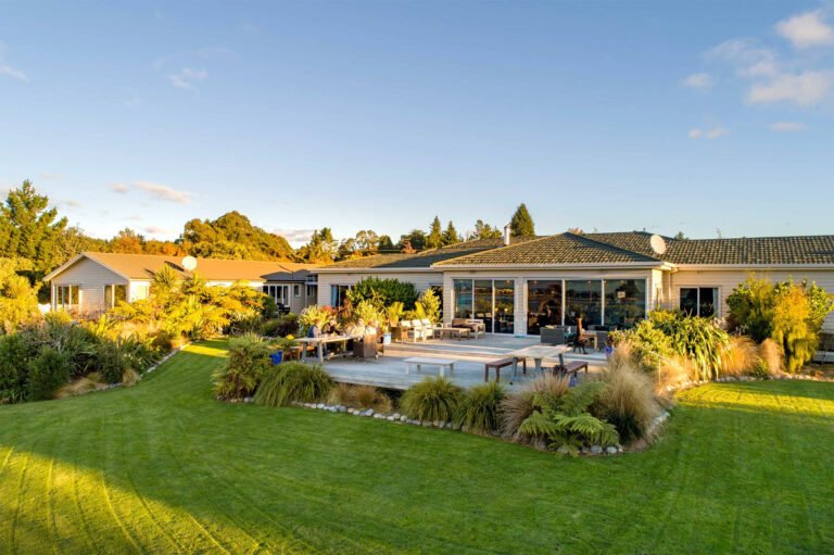 golden bay accommodation zatori lodge collingwood 768x511