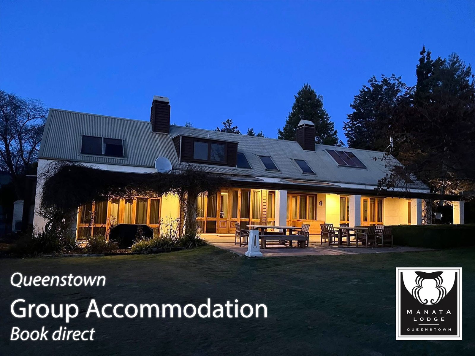 group accommodation Manata Lodge Queenstown lodge exterior evening
