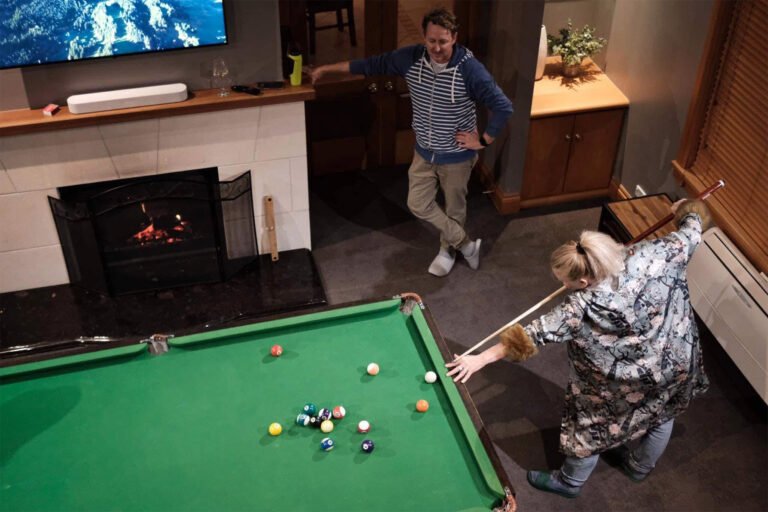 manata lodge queenstown guests playing a game of pool 768x512
