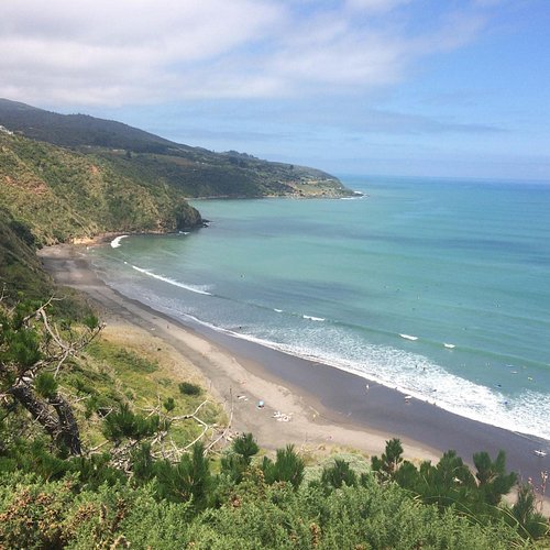 Enjoy world class surfing at Raglan beach in Waikato NZ