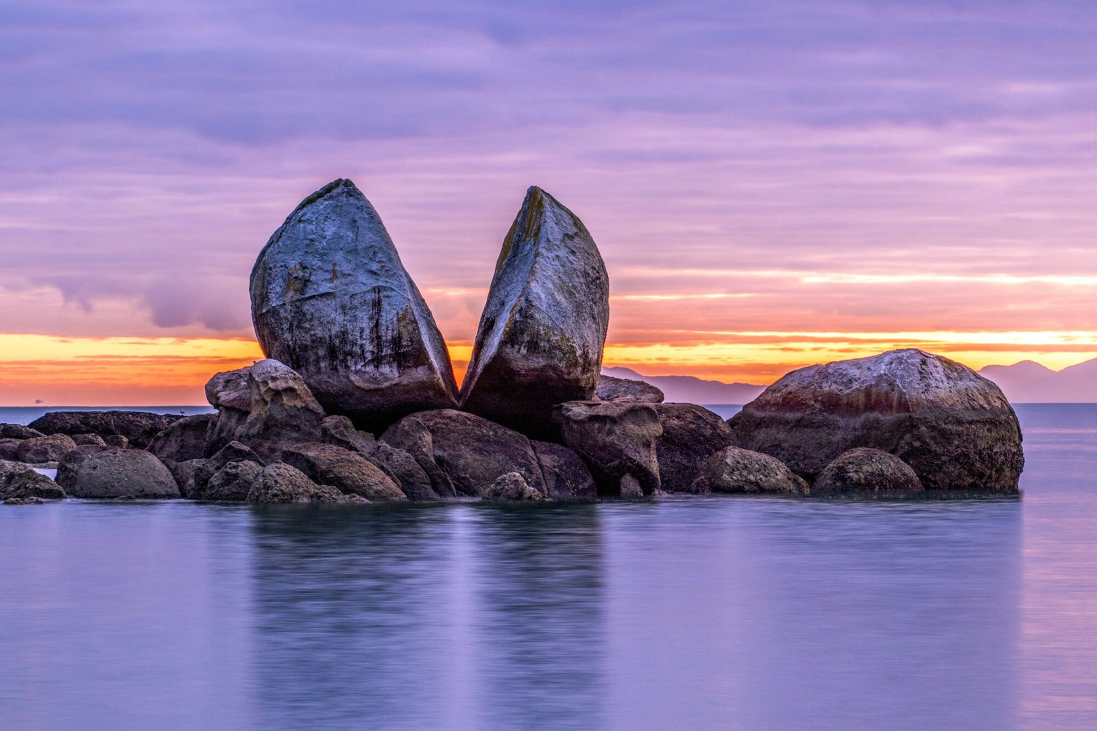Split Apple Rock tourist attraction Tasman NZ