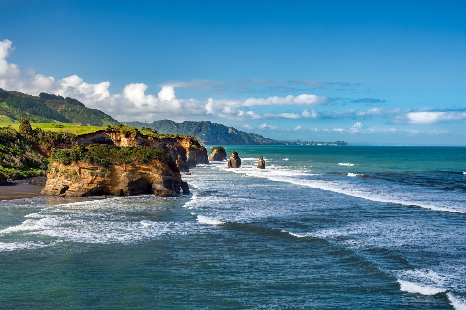 Taranaki coastline cliffs and ocean views