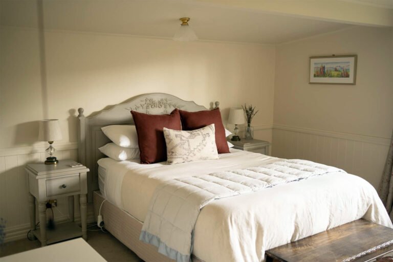 aldourie lodge bedroom 768x512