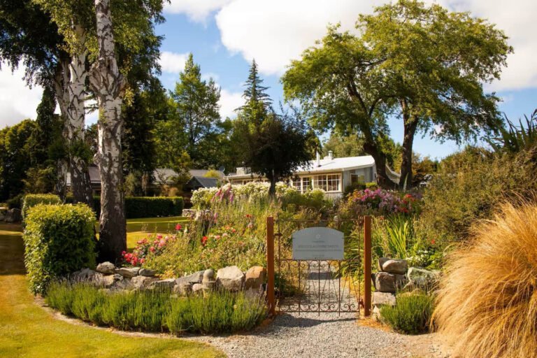 aldourie lodge garden accommodation 768x512
