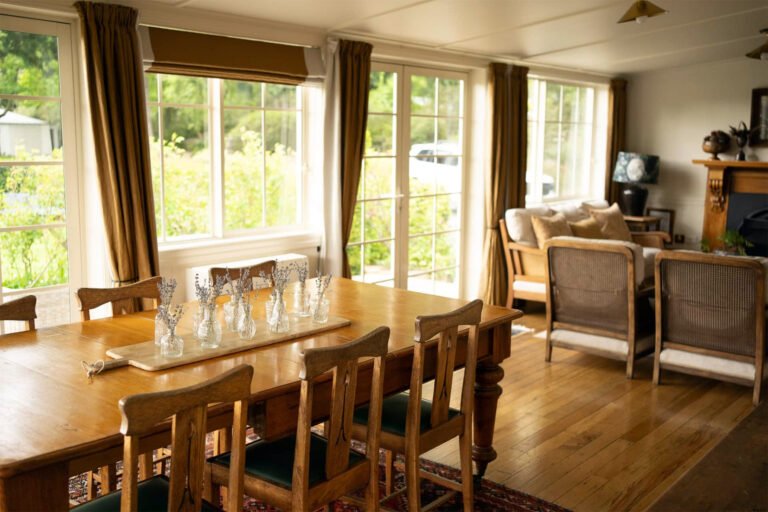 aldourie lodge living dining area 768x512