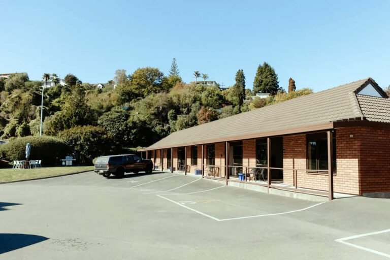 amber court motel nelson exterior 768x512