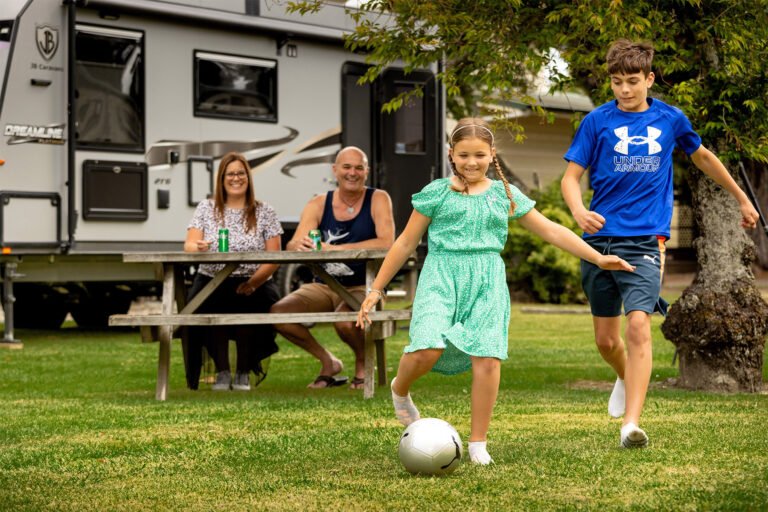 kids playing at motueka holiday park 768x512