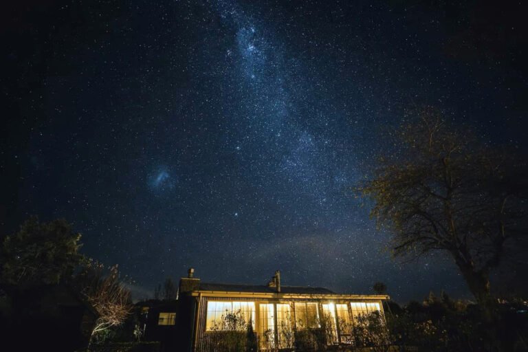 lake tekapo dark sky stargazing 768x512