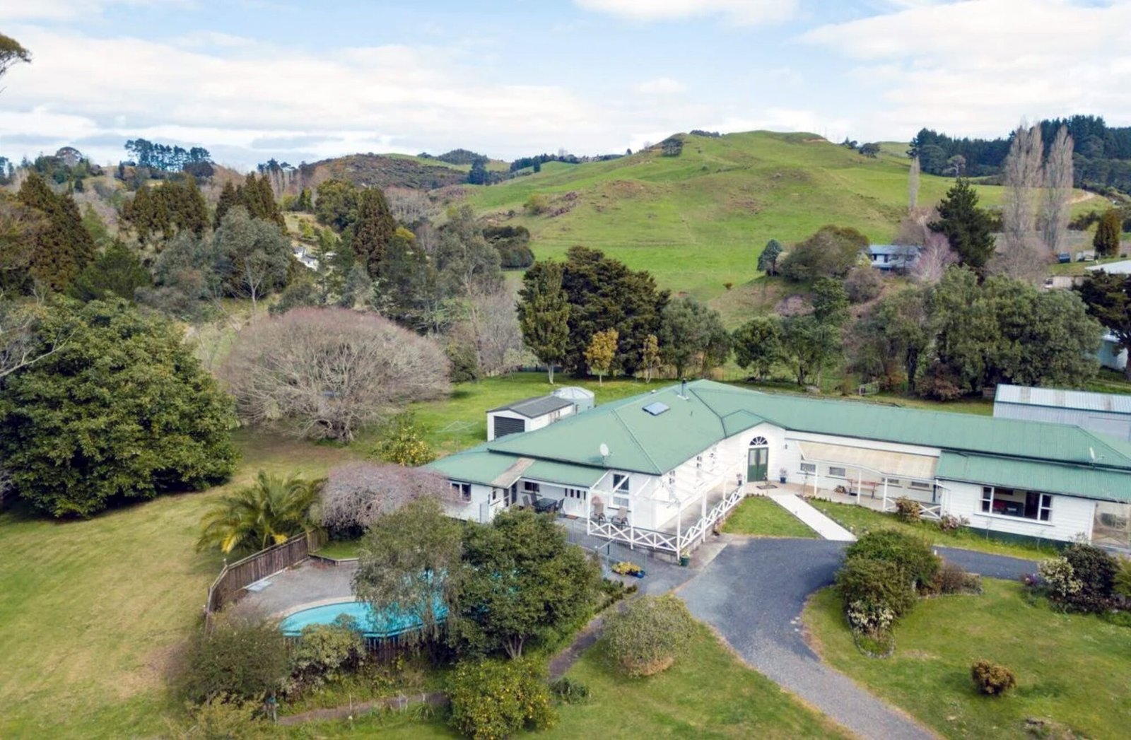 Aerial view of Poripori Homestead accommodation and grounds in rural Tauranga