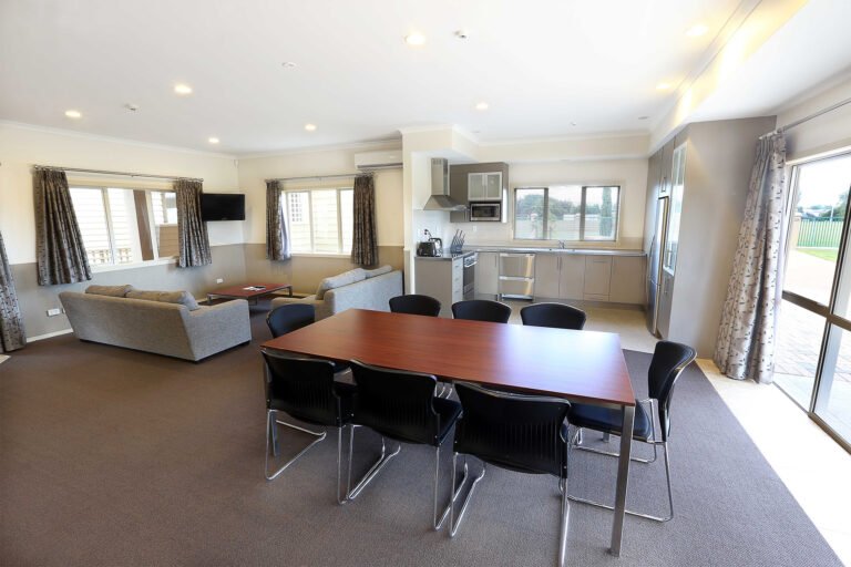 pulman lodge apartment group accommodation 768x512