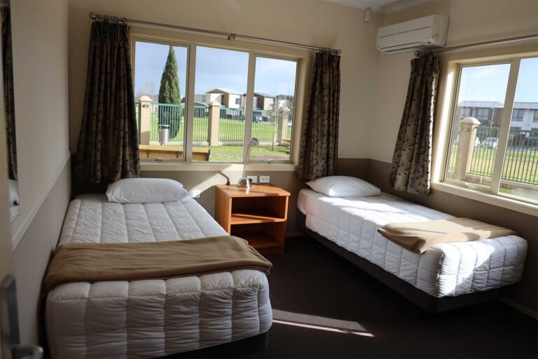 pulman lodge twin room 768x512