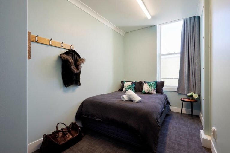 tauranga backpackers private room wanderlust 768x512