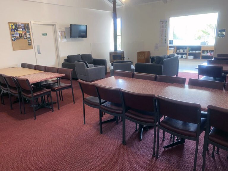 te anau group lodge dining area 768x576