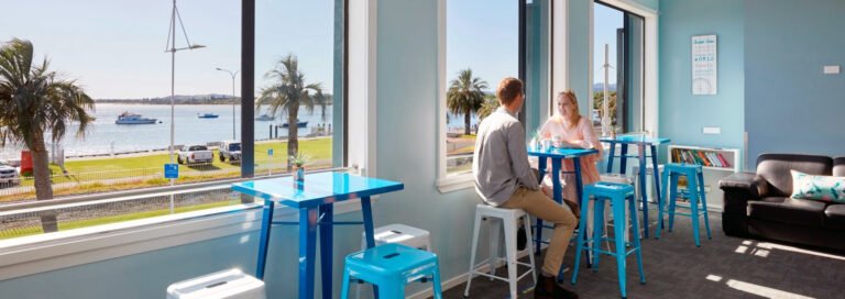 wanderlust tauranga backpackers waterfront lounge 768x272