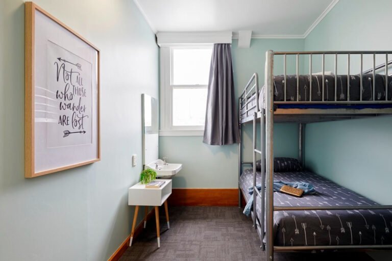 wanderlust tauranga bunk room backpackers 768x512