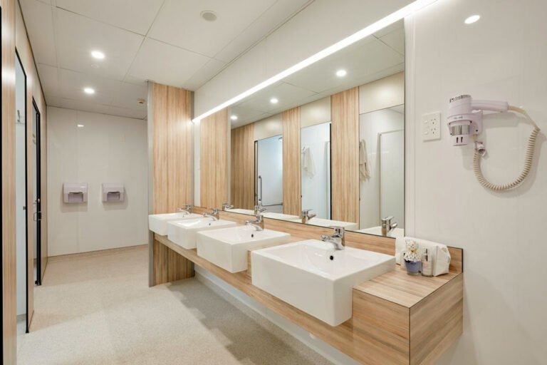 wanderlust tauranga hostel bathroom facilities 768x512