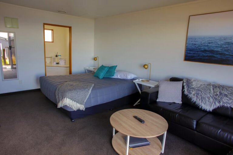 kaka point motel king studio 768x512