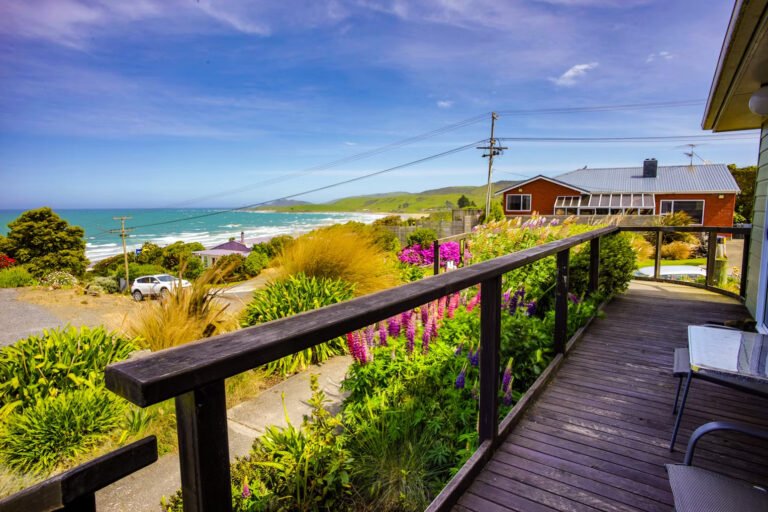 kaka point motel outdoor deck 768x512