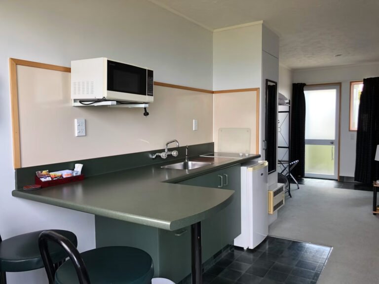 kaka point motel self contained studio 768x576