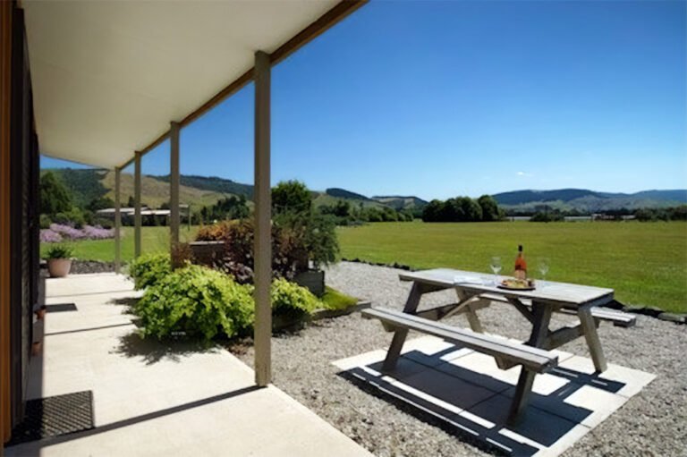 mosgiel cottage patio rural views 768x511