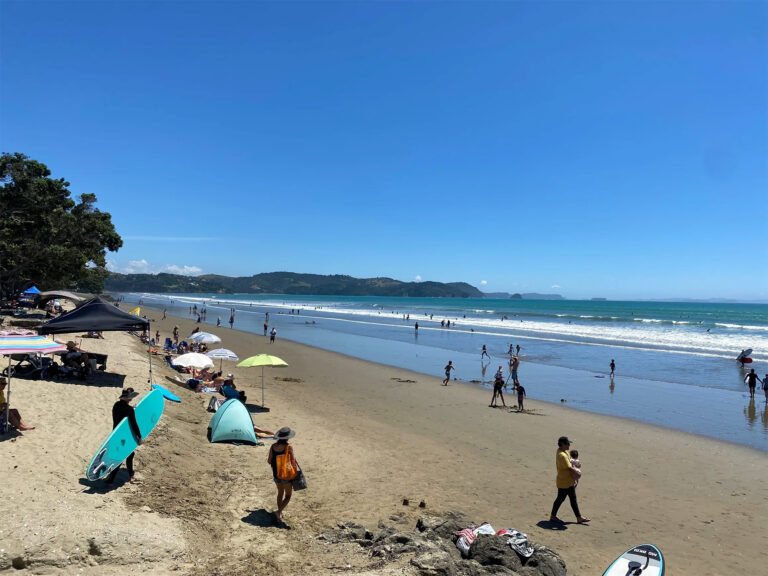 orewa beach opposite orewa beachcomber 768x576