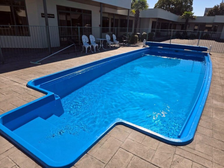 portmans motor lodge swimming pool 768x576