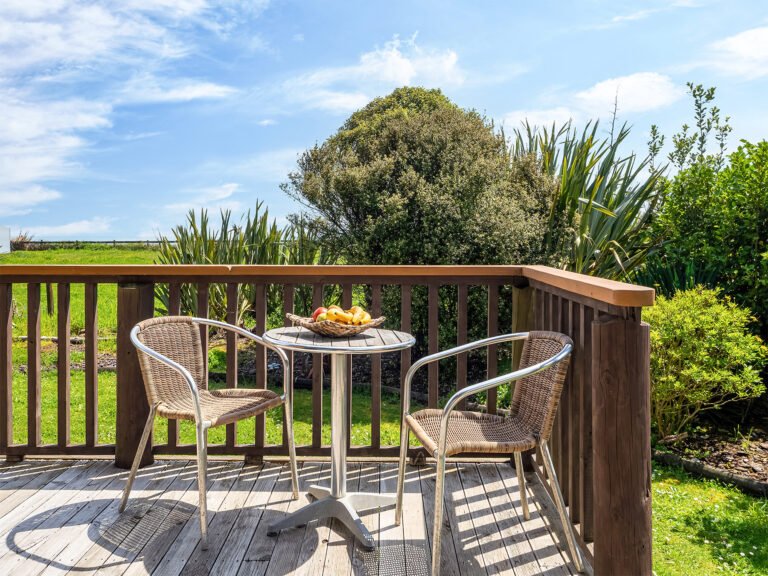 private deck beachfront accommodation hokitika 768x576