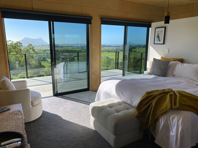 riders rest ruakaka bedroom sea views 768x576