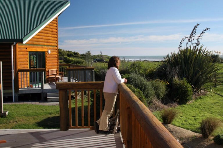 shining star beachfront chalet hokitika accommodation 768x511