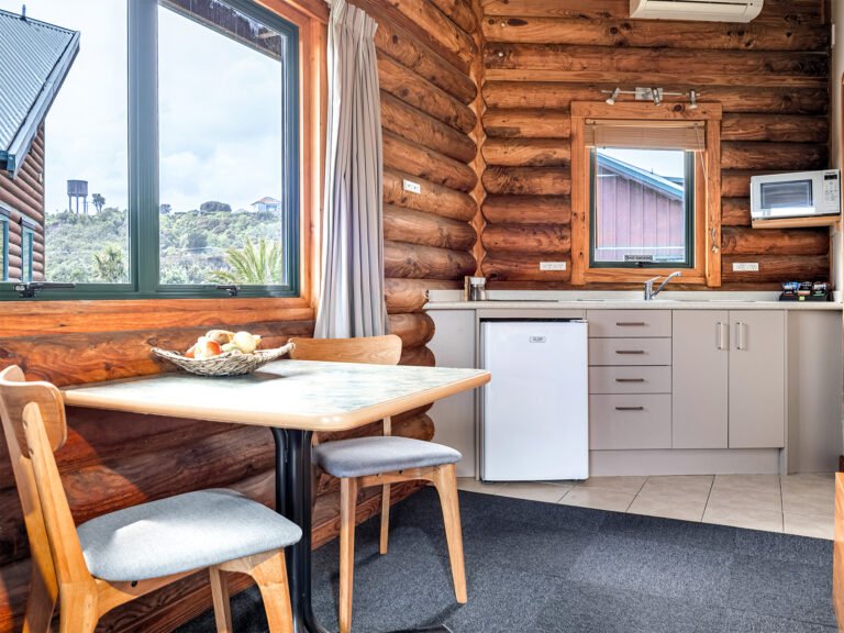 studio kitchenette shining star hokitika 768x576