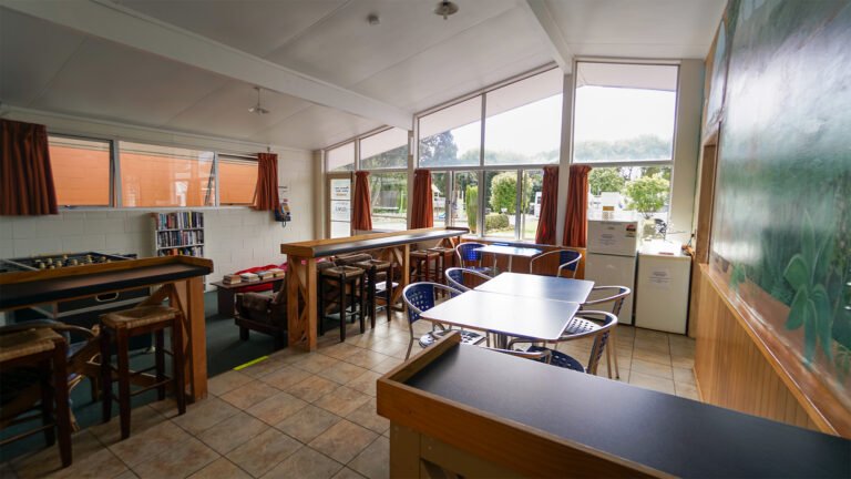 whangarei holiday park guest lounge 768x432