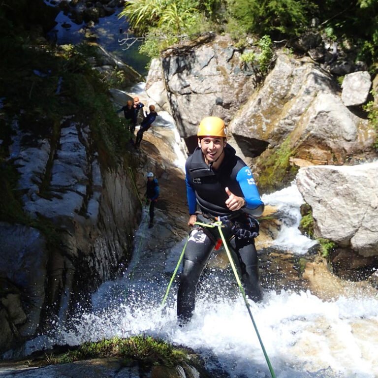 abel tasman canyoning abseiling 768x768