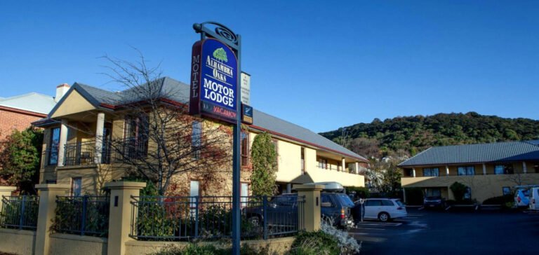 alhambra oaks dunedin motor lodge 768x364