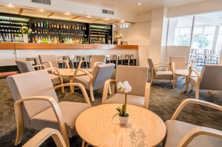 bay plaza hotel bar wellington 768x511