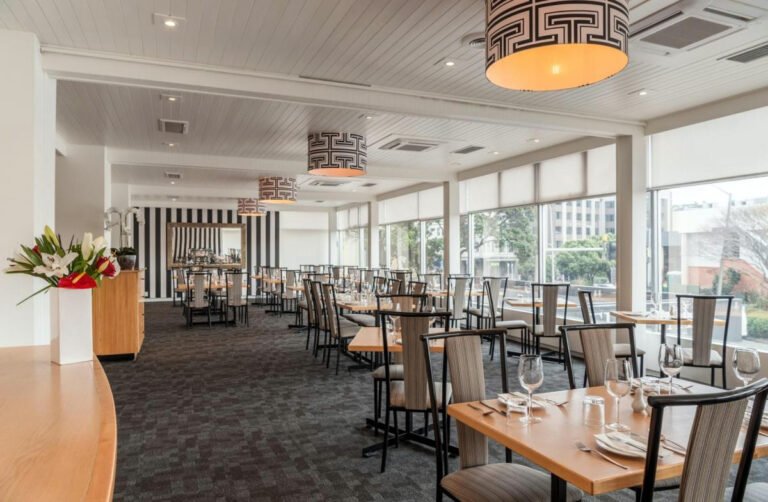 bay plaza hotel restaurant wellington 768x502