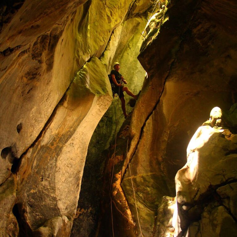 blue creek kahurangi canyoning 768x768