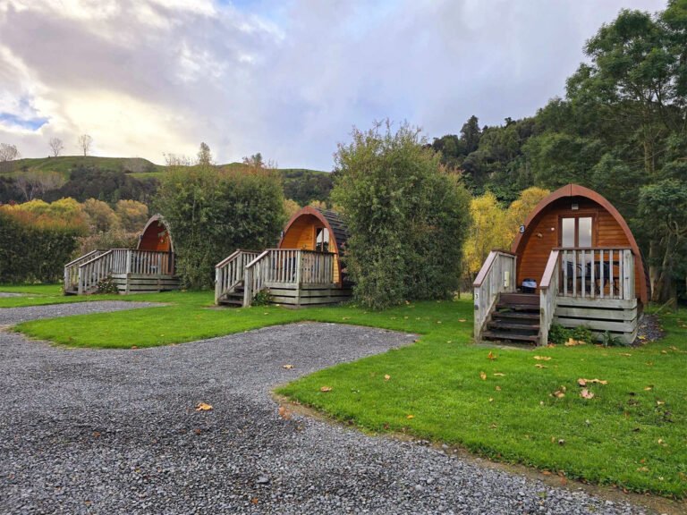 flat hills cabin accommodation rangitikei 1 768x576