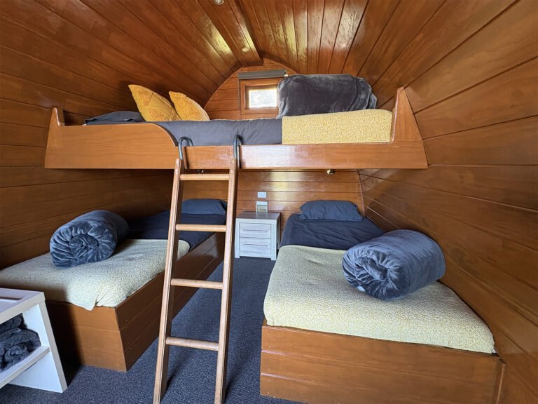 flats hills tourist park family pod bedroom 768x576