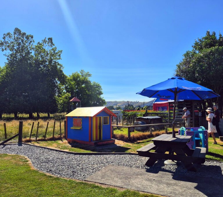 flats hills tourist park picnic area 768x677