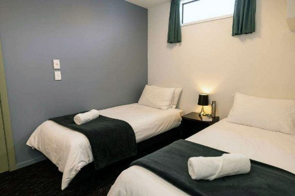 haka house bay of islands twin room