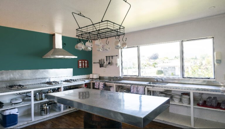 haka house taupo shared kitchen 768x440