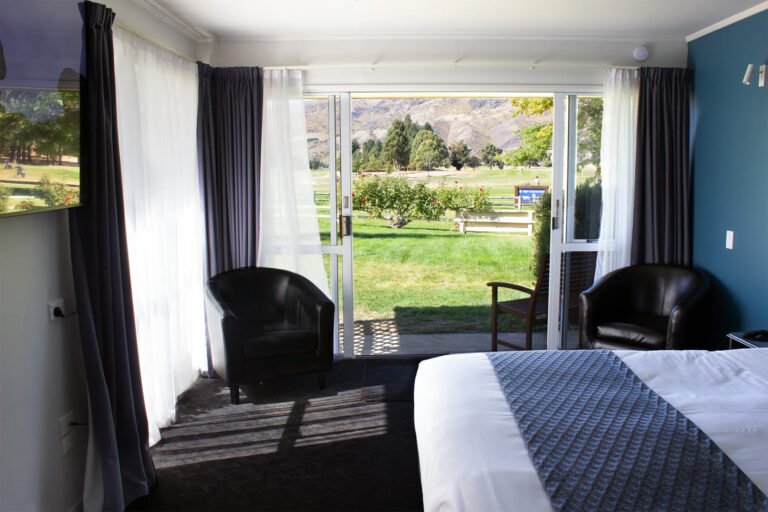 lake dunstan motel cromwell golf course view 768x512