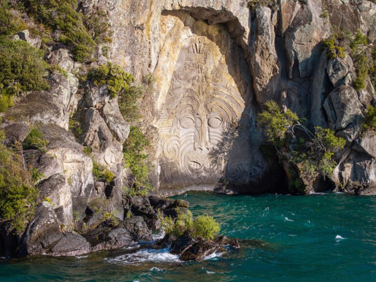 lake taupo maori rock carvings 768x576