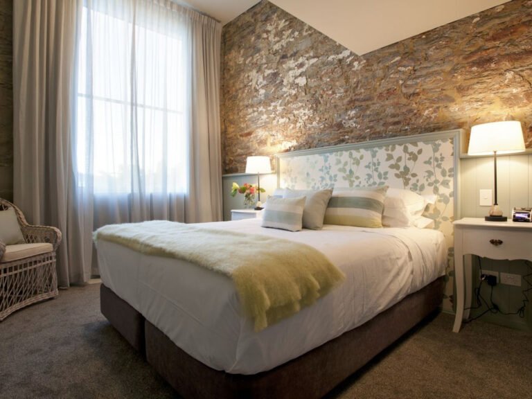 luxury king room pitches store ophir 768x576