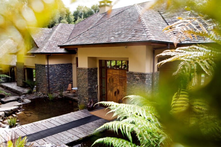 luxury lodge exterior rotorua 768x512