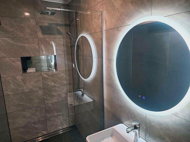 national park lodge ensuite bathroom 768x576