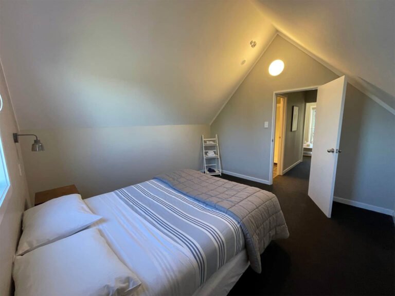 pudding hill lodge chalet bedroom 768x576