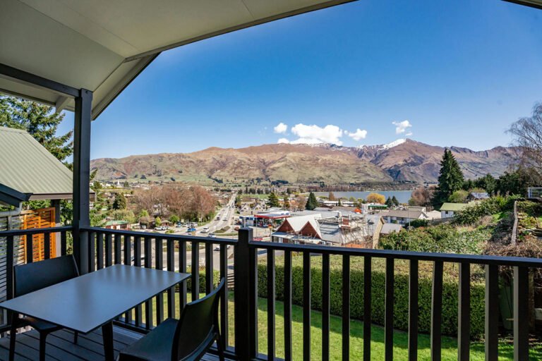 ride base wanaka balcony lake mountain views 768x512