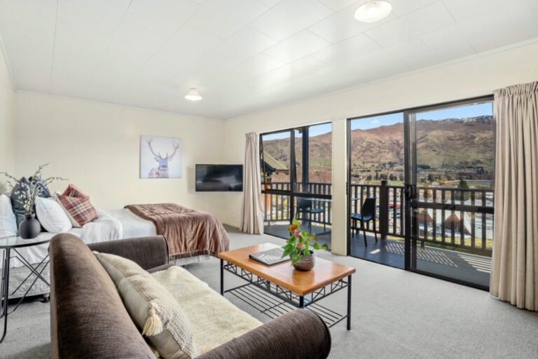 ride base wanaka studio apartment lake views 768x512