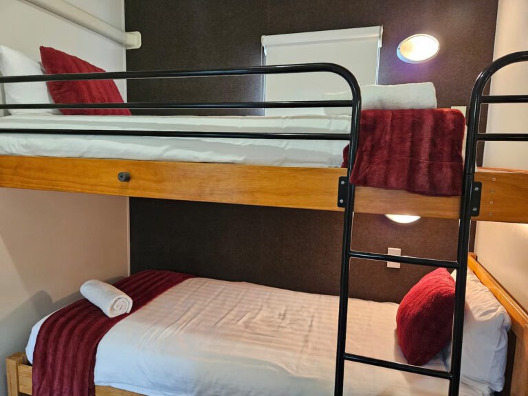 river road cabins family bunk room 768x576